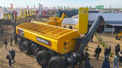 Ascanelli exhibió en AgroActiva la tolva Evo 43 de 51.500 litros