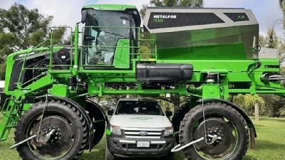 La fertilizadora Flux de Metalfor juega en la altura