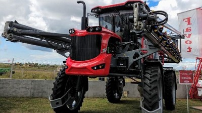 Favot pelea la punta en pulverizadoras