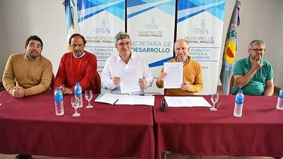 El ministro Javier Rodríguez otorgó financiamiento para la construcción de un frigorífico en Pringles, que generará más producción y empleo local