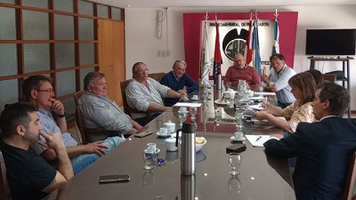 Productores lecheros y funcionarios provinciales abordan las problemáticas del sector lácteo en Córdoba