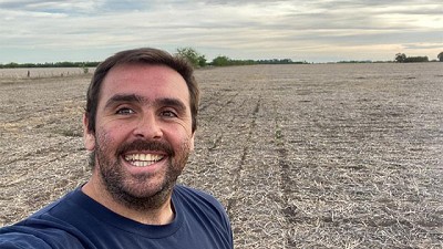 En 9 de Julio, sembró las sojas de Illinois y ahora va por más 