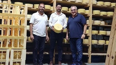 Ante las necesidades del sector lácteo, el director de lechería Arturo Videla acerca a los productores ayuda del BICE