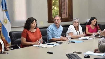 Agricultura y Salud articulan trabajo junto al Senasa y las provincias contra la influenza aviar