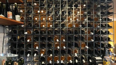 Slow Wines, una bodega urbana que pisa fuerte en Córdoba (donde podes tomar vino, claro, pero también ver cómo se hace)