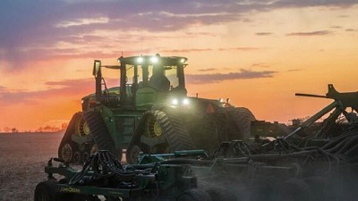 John Deere prepara un súper tractor de más de 700 caballos
