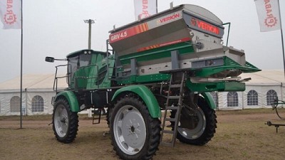 Praba presentó una fertilizadora autopropulsada