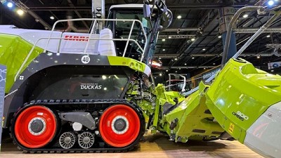 Claas sumó una oruga que compacta 66% menos que la rueda