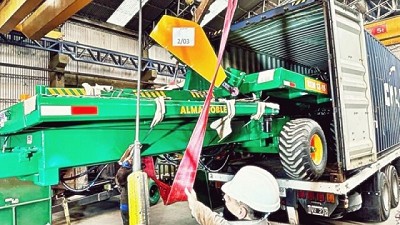 Agromec exporta estibadores de megafardos