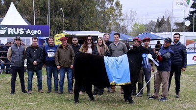 Arandú y Don Romeo con los premios más importantes en la Nacional del Ternero Angus