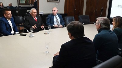Bahillo recibió a directivos de Rumará, únicos productores de aceite de soja verde en el mundo