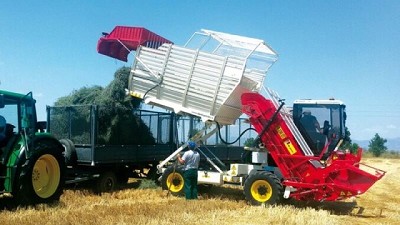 La cosechadora que opera con tolva volcadora