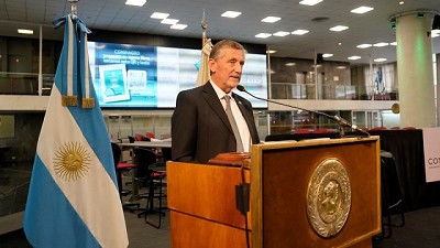 En la política faltan “actos de grandeza” y una visión “federal” del país, reflexionó Laucirica de Coninagro