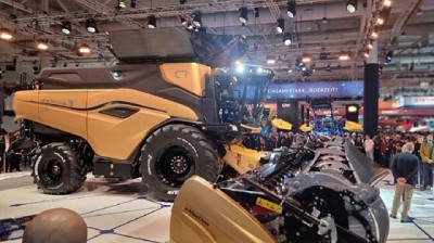 New Holland sube a escena su cosechadora monstruo