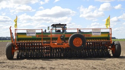 Dumaire lanzó la sembradora 710 Serie 2