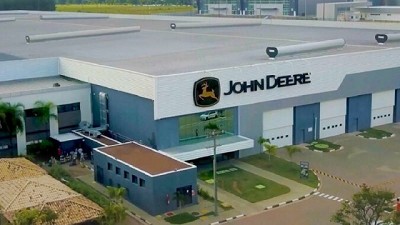 ¿Qué planes de expansión tiene John Deere en Brasil?