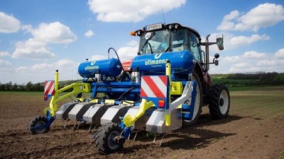 Ullmanna mata las malezas con aire comprimido