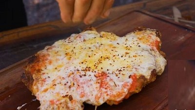 “Laucha” de Locos x el Asado estuvo en Santa Cruz y cocinó milanesas de cordero