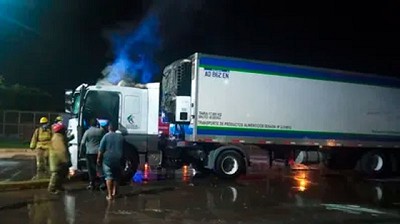Incendian camión de carne en acción vinculada a interna gremial
