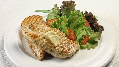 En épocas de virus, un nutriente clave de la carne de pollo ayuda a tus defensas