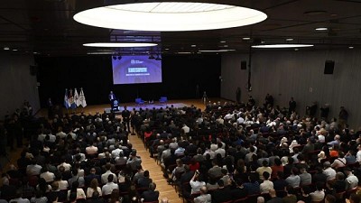 Caputo disertó ante mil empresarios en la Bolsa de Comercio de Rosario