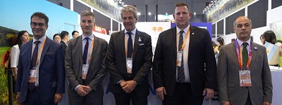 Juan Pazo visitó el stand del IPCVA en la CIIE de China