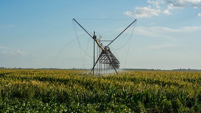 El riego, una alternativa para asegurar rindes en un negocio que depende del cielo y el suelo