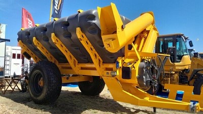 Therra sumó una tolva plástica de un eje