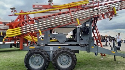 Altina expandió la gama de fertilizadoras de arrastre