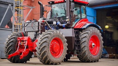 El nuevo tractor gigante bielorruso de 500 caballos