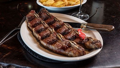 “Cabaña Las Lilas” presenta su “Menú Patrio”