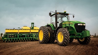 John Deere baja los precios de tractores y cosechadoras