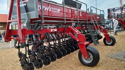 Syra lanzó la incorporadora Row 6000