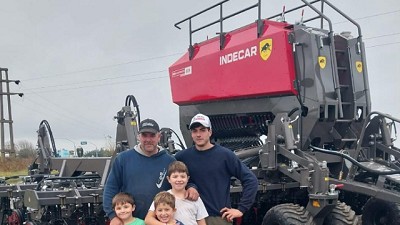 Un contratista de Ramallo sembró 20 días consecutivos durante las 24 horas