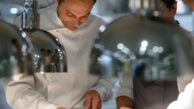 Un restaurante top de Nueva York deja atrás la carta 100% vegana y suma carne