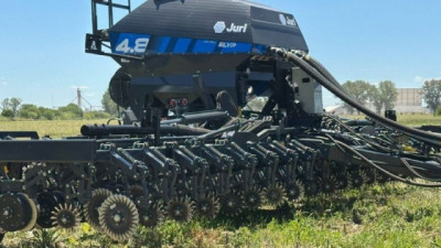 Víctor Juri mostró la sembradora Latina ELYP MJ con nuevas tecnologías