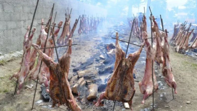 En Tierra del Fuego, asadores argentinos y chilenos competirán por el mejor asado de cordero